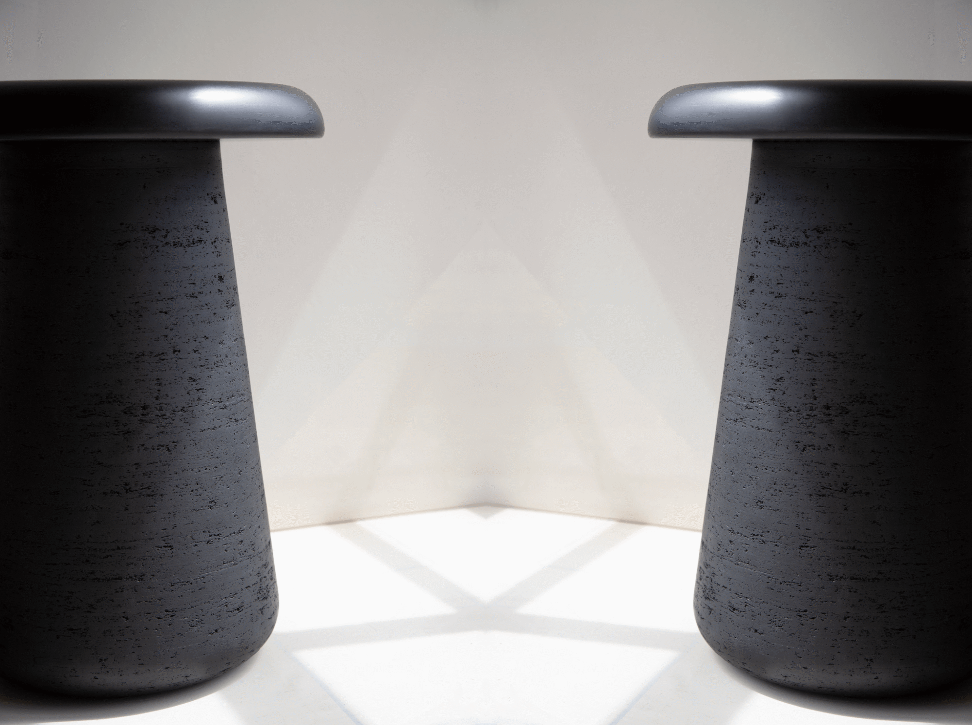 SMITH STOOL DETAIL - BLACKENE MAYKUME / BLACK LACQUER SEAT