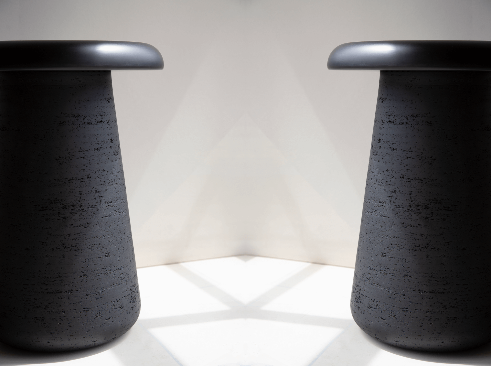 SMITH STOOL DETAIL - BLACKENE MAYKUME / BLACK LACQUER SEAT