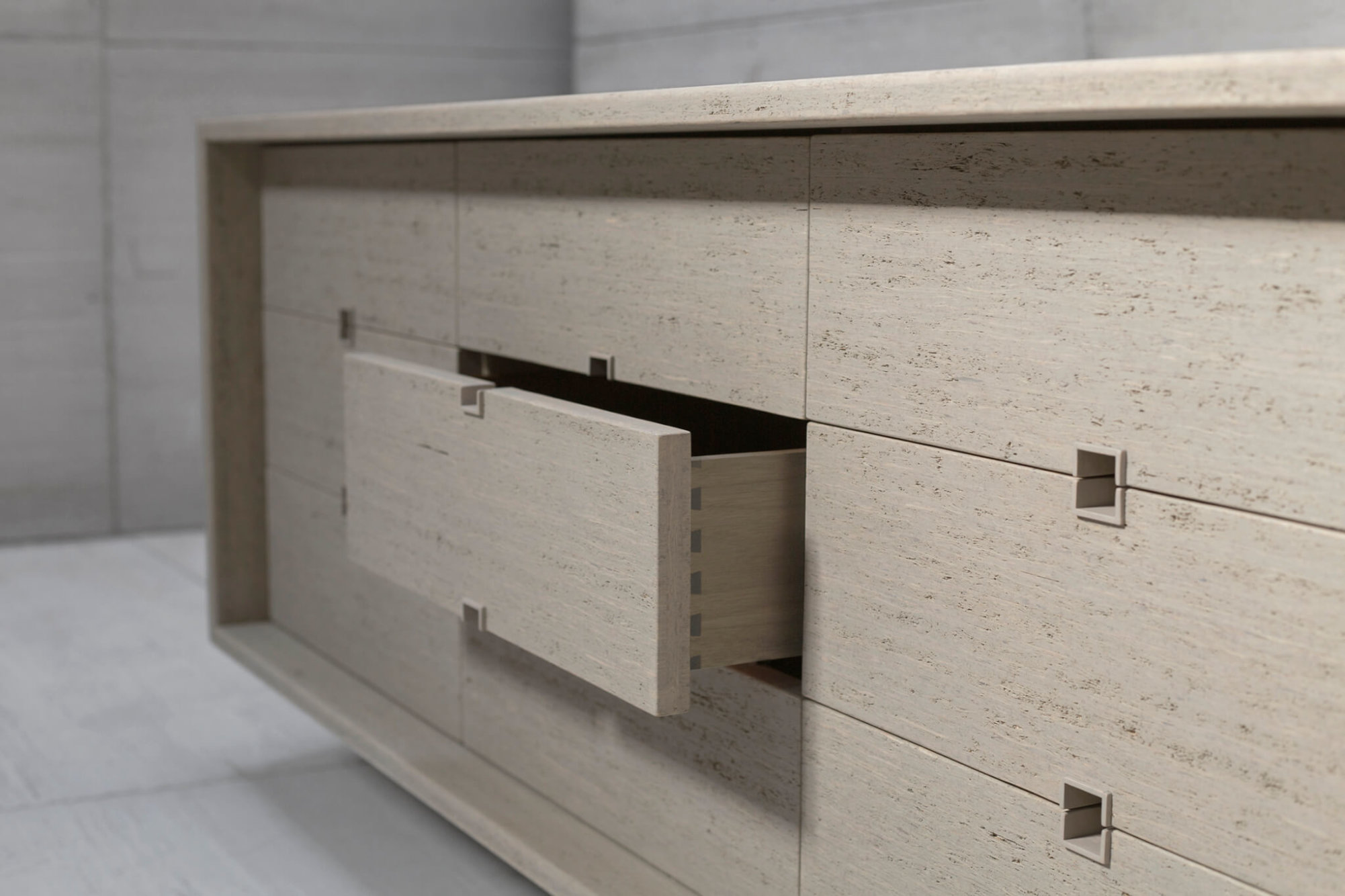 STRUTTURA DRESSER - CREAMWASH MAYKUME CASE/DOOR FACE - BLEACHED WALNUT DRAWER